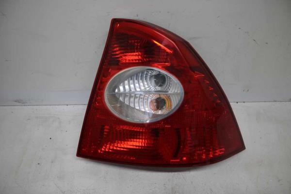 FEU ARRIERE DROIT FORD FOCUS 4 PORTES 11/2004-1/2008 - Vue 1